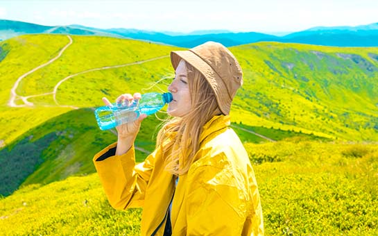 如何在国外安全地预防脱水